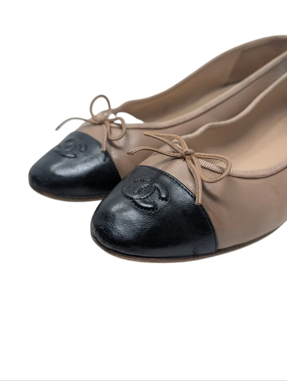 Chanel Nude Beige Leather Cap Toe Interlocking CC Ballet Flats Size EU 40